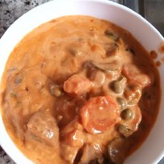 A picture of Creamy vegetable soup.