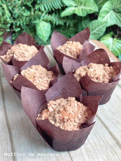 Una foto de Muffins de manzana y crumble de avena