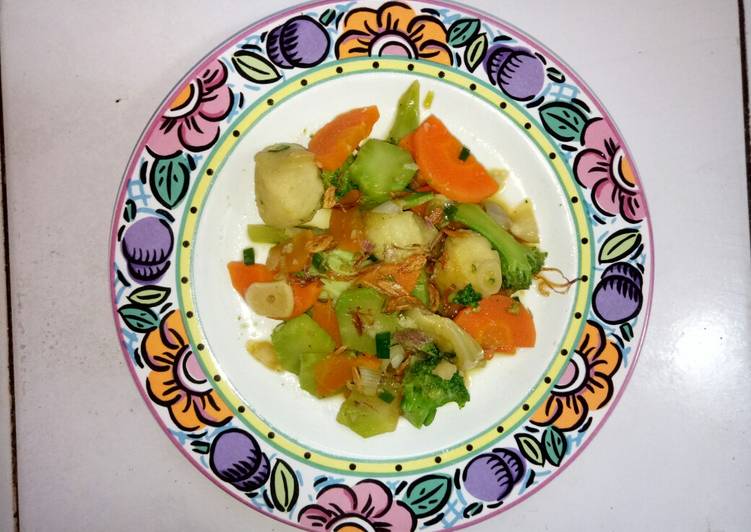 Resep Tumis brokoli bakso kakap kecap Anti Gagal