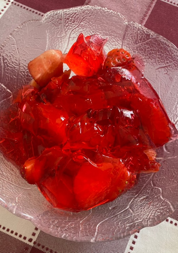 Una foto de Fresas con gelatina 🍓