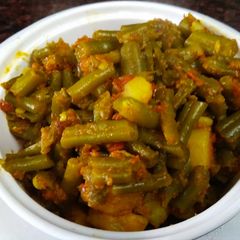 A picture of Beans aloo bhaji.