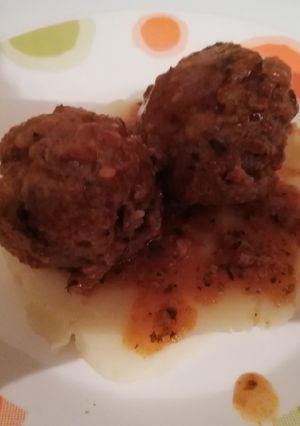 Una foto de Albóndigas con puré