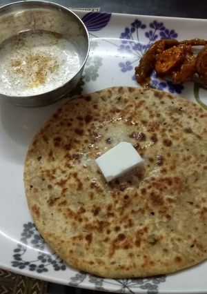 A picture of Chane or onion kaparatha.