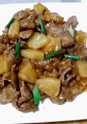 A picture of Stir fry beef&pineapple.