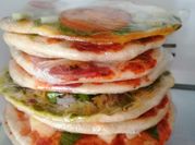 Una foto de pizza de pesto