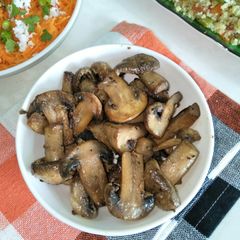 A picture of Garlic mushroom stir fry.