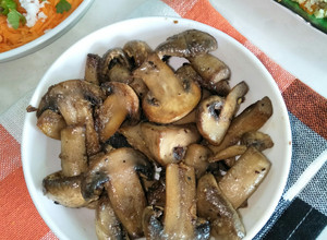 A picture of Garlic mushroom stir fry.