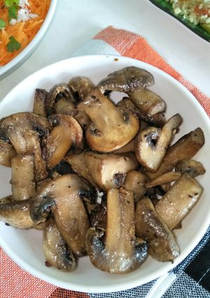 A picture of Garlic mushroom stir fry.