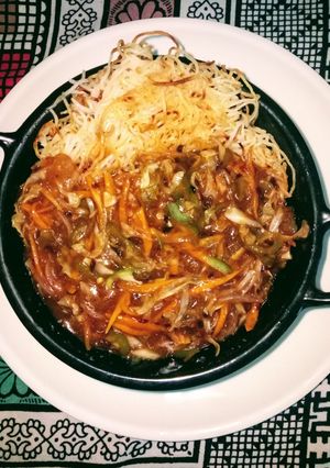 A picture of Chinese choupsuey.