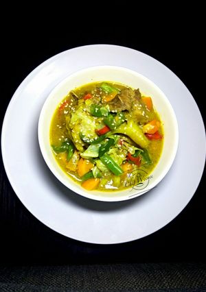 A picture of Chicken curry sauce.