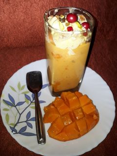 मँगो मस्तानी (mango mastani recipe in marathi) रेसिपी चे मुख्य फोटो 