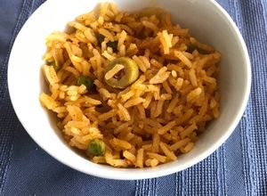 Una foto de Arroz con gandules (chícharos)