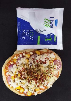 कुलचा पिज्जा (Kulcha pizza recipe in hindi) रेसिपी मुख्य फोटो