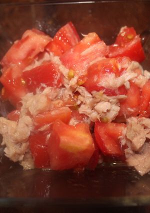 Foto principal de Ensalada de tomate y atún