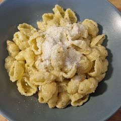 A picture of Buttery artichoke pasta.