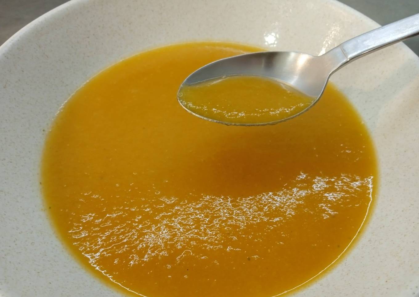 Crema de calabaza acompañada