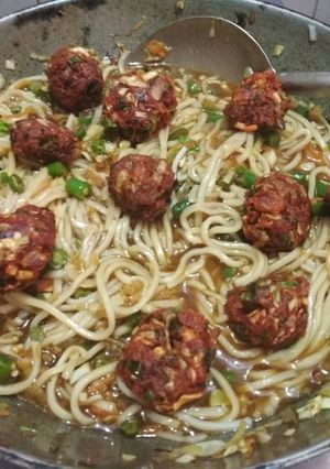 A picture of Noodles with Manchurian Balls.