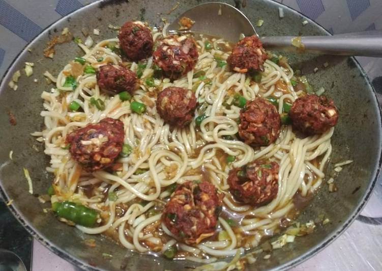 Noodles with Manchurian Balls