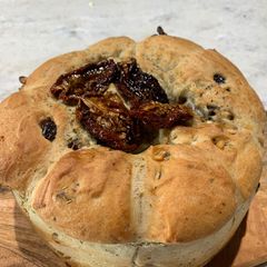 A picture of Sun-dried tomato bread.