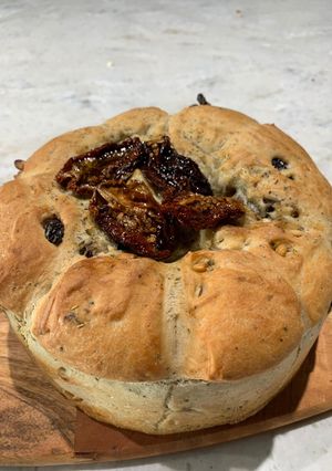 A picture of Sun-dried tomato bread.