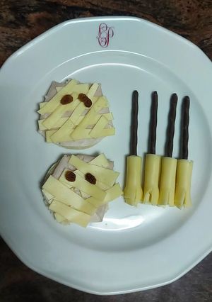 Una foto de Momias de queso y escobas de chocolate