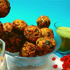 Healthy Palak Moong dal pakoda chaat A picture of Healthy Palak Moong dal pakoda chaat.