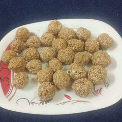 Til ke ladoo A picture of Til ke ladoo.