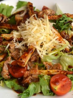 "Sajtburger" saláta recept fotója