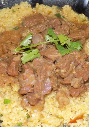 Una foto de Cordero con trigo burgol en tajine