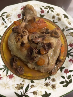 Una foto de Muslos de pollo al limón con dátiles