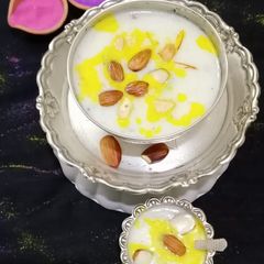 A picture of Suji kheer (semolina).