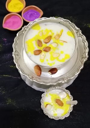 A picture of Suji kheer (semolina).