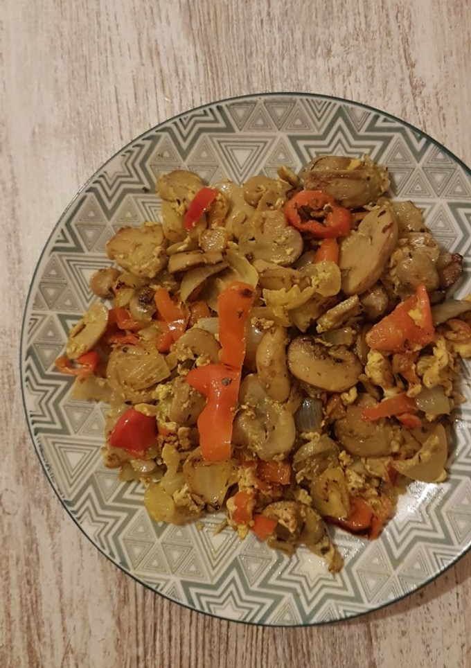Una foto de Revuelto de verduras a la cúrcuma