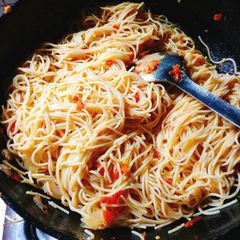 A picture of Stir fry spagetti.