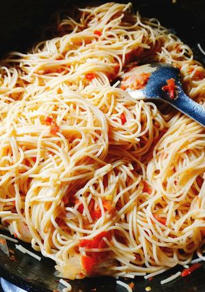 A picture of Stir fry spagetti.