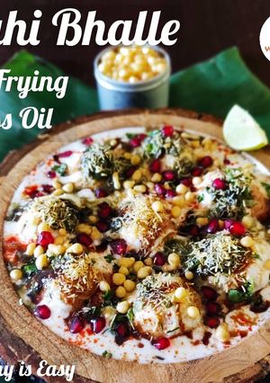 A picture of Dahi Bhalla Chaat Dahi Vada.