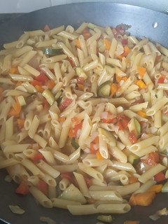 Una foto de Pasta con verduras
