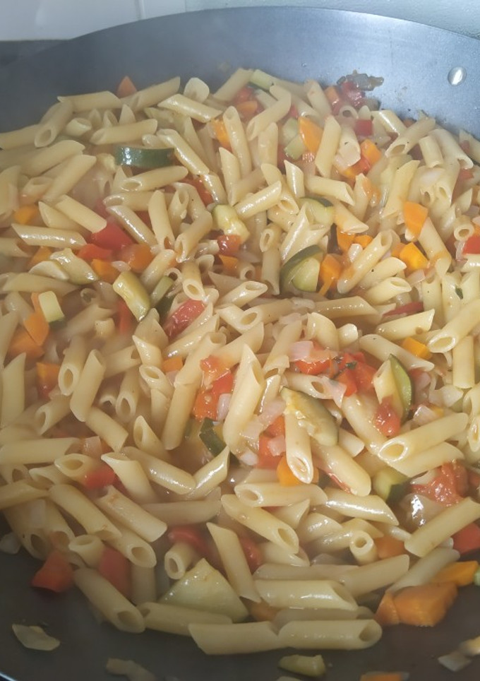 Una foto de Pasta con verduras