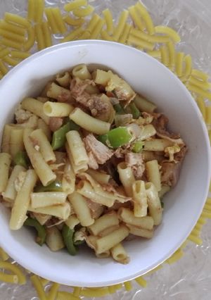 A picture of Chicken 🍗 macroni.