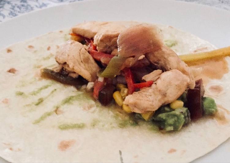 Fajitas de pollo con guacamole picante