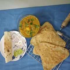 A picture of Mix Veg With Paratha.