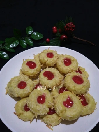 Easy Steps to Make Thumbprint strawberry Cookies the Awesome  Appealing