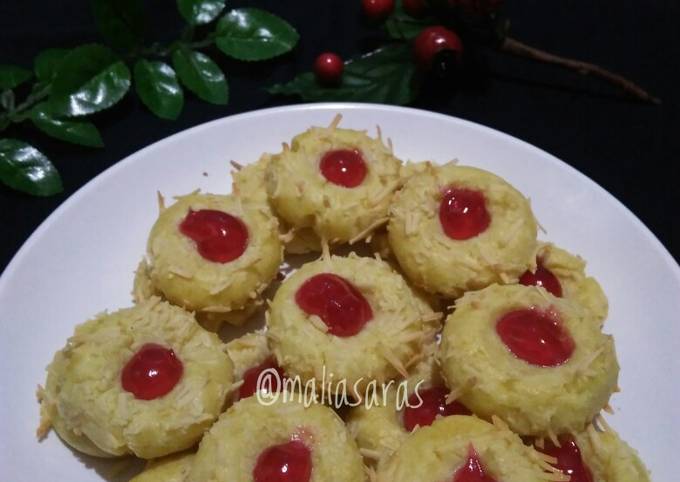 Thumbprint strawberry Cookies