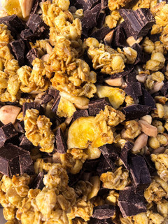 Foto principal de Granola sin azúcar de plátano y chocolate 🍌🍫