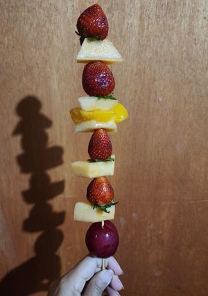 Una foto de Brochette de frutas con melón, fiesta de sabores🤤