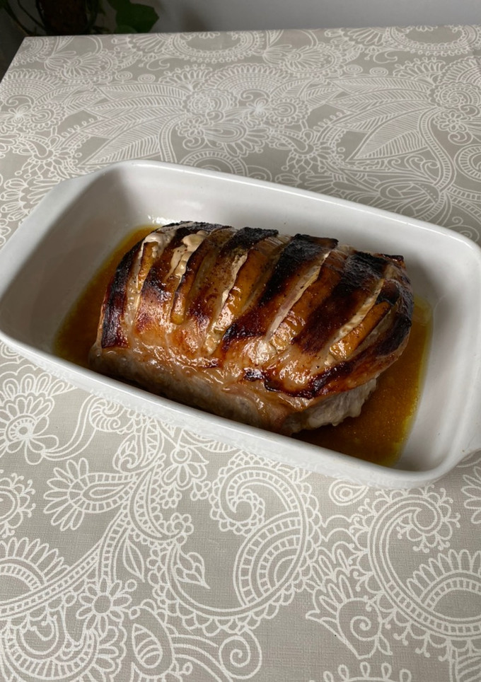 Una foto de Lomo de cerdo asado con manzanas
