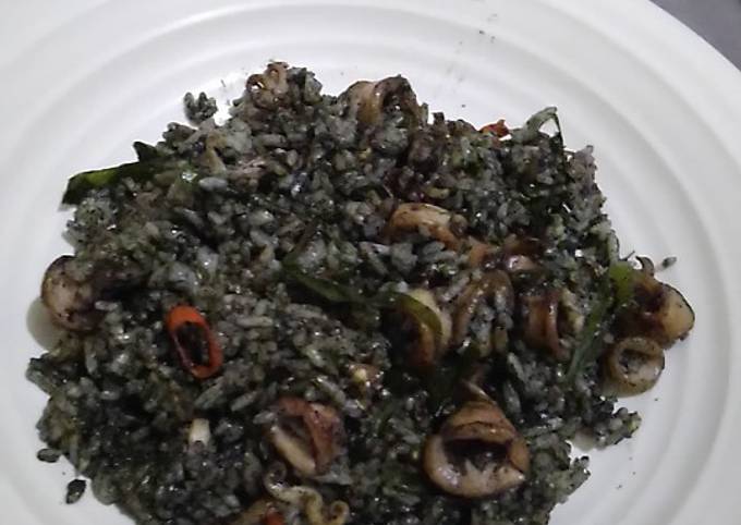 Anti Ribet, Membuat Nasi Goreng Hitam Cumi Menu Enak Dan Mudah Dibuat