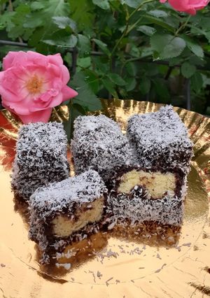 O poză a rețetei Prăjitura Lamington (tăvălită cu cocos).