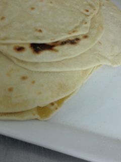 Una foto de Tortillas para fajitas (tacos) y burritos