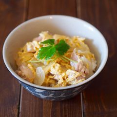 A picture of Oyako-don (Chicken and Egg Rice Bowl).